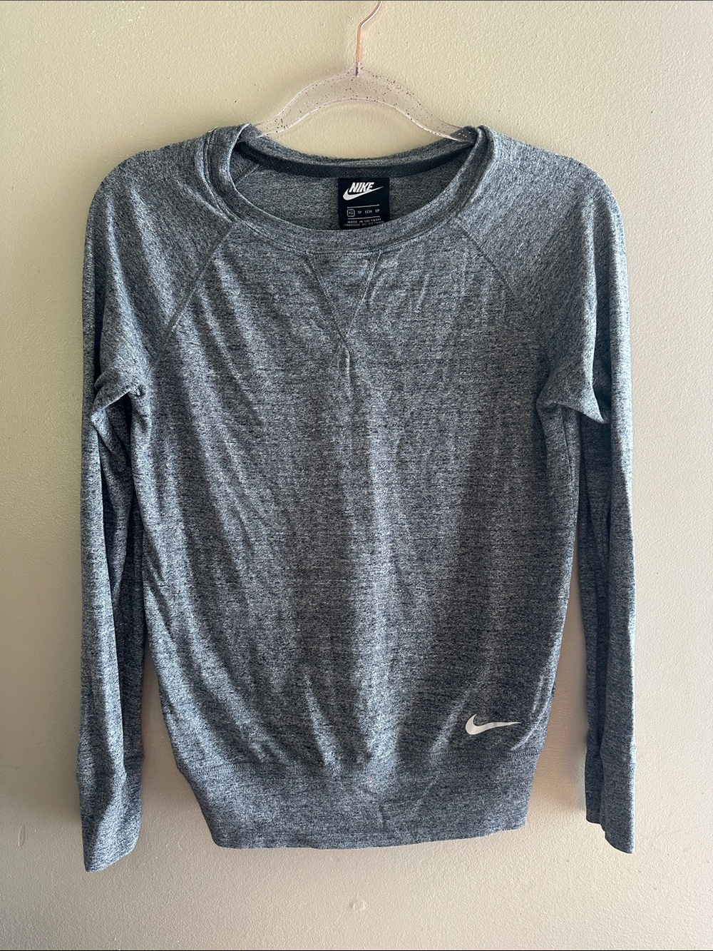 Nike XS Heather Gray Long Sleeved Top